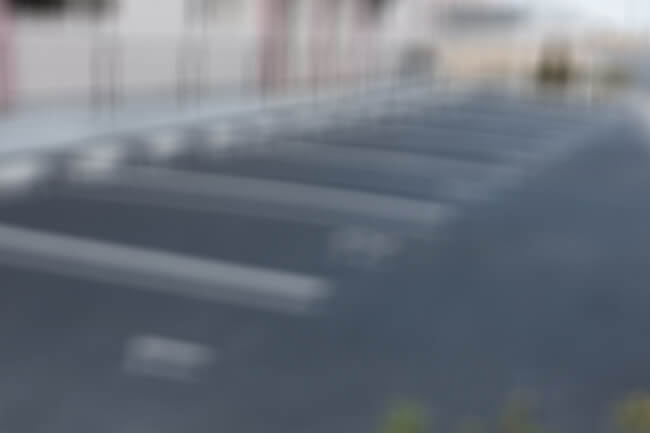 通いやすい立地と広い駐車場